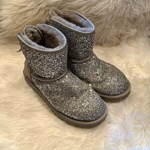 UGG® Classic Mini Bow Cosmos boots' size 8